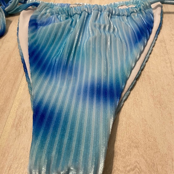 Bathing suit - Picture 2 of 6